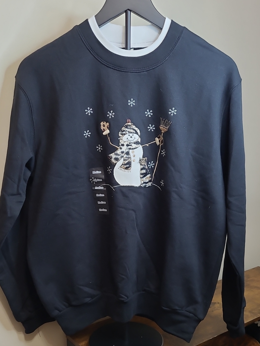 NWT Morning Sun Black Crewneck Sweatshirt with Embroidered Winter Scene size M